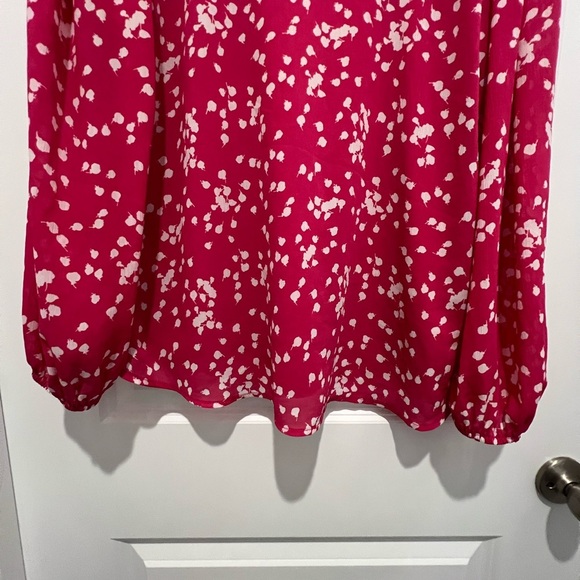Like New Large Fuchsia and White Print Top Sheer with Lining - Picture 13 of 14